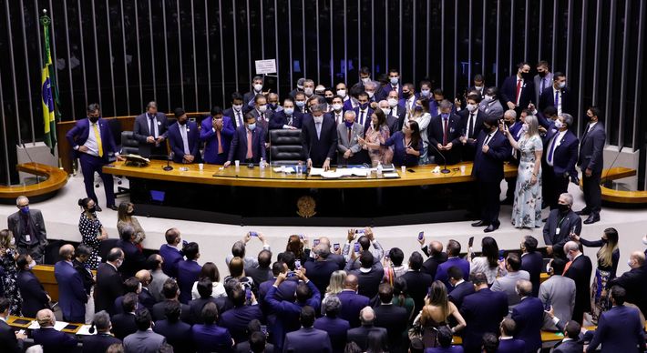 Com exceção de Felipe Rigoni (PSB) e Helder Salomão (PT), todos os deputados e senadores da bancada capixaba que declararam votos escolheram candidatos apoiados por Jair Bolsonaro