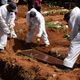 Vítimas de Covid-19 são enterradas no Cemitério Vila Formosa em São Paulo (SP), que teve um aumento de enterros por conta da doença