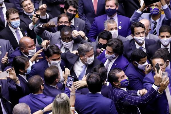 Arthur Lira comemora vitória na Câmara com deputados por Cleia Viana/Câmara dos Deputados