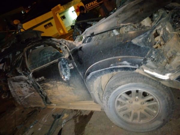Carreta desce ladeira e bate em carros em Cachoeiro por Internauta