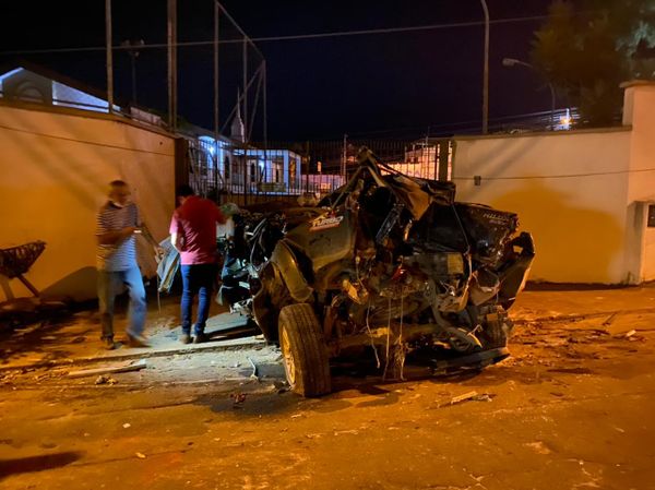 Carreta desce ladeira e bate em carros em Cachoeiro por Internauta