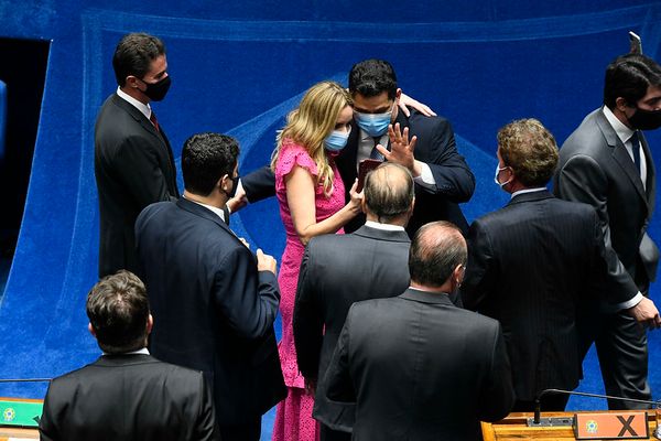 Davi Alcolumbre (DEM-AP) posa para selfie por Marcos Oliveira