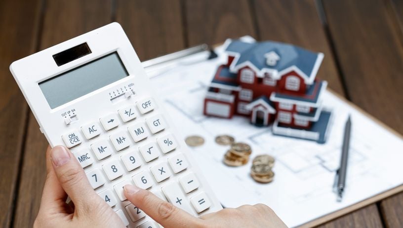 Organização financeira é um passo muito importante na hora de planejar a saída da casa dos pais.