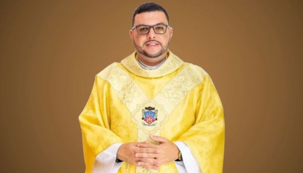 Diagnosticado com covid-19, o padre Kleber Santos Júnior, da Paróquia São Francisco de Assis, em Vila Velha, foi entubado e internado na UTI