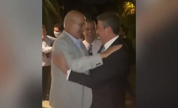 Evair de Melo (de camisa branca e gravata azul) em roda de conversa com Arthur Lira (de paletó preto) e o ministro Luiz Eduardo Ramos (de paletó cinza)