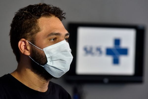 Alta de dois pacientes de Manaus que tiveram Covid-19 e estavam internados no Hospital Jayme Santos Neves 
