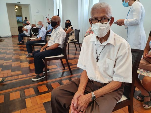 Ato de abertura da imunização aos idosos com 90 anos ou mais