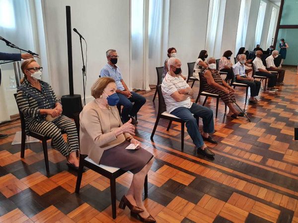Cerimônia acontece no Palácio Anchieta e marca o início da vacinação dos idosos com mais de 90 anos por Carlos Alberto Silva