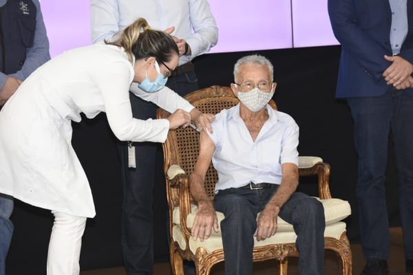 José Fanulfre, de 98 anos, recebe a vacina no ES por Carlos Alberto Silva
