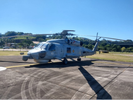 Navio-patrulha e aeronaves estão sendo utilizados nas buscas por Divulgação / Marinha do Brasil