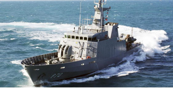 Navio-patrulha e aeronaves estão sendo utilizados nas buscas por Divulgação / Marinha do Brasil