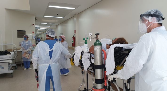 Empresas não realizaram a entrega de medicamentos para pacientes internados em UTI; governo do Estado foi à Justiça e obteve quatro liminares favoráveis