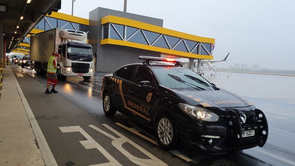 Novo carregamento de 54.4 mil doses da vacina Coronavac/Butantan que chegaram domingo (7) pela manhã no Aeroporto de Vitória. por Hélio Filho / Secom