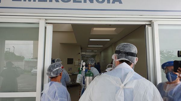 Primeiro paciente vindo de Rondônia que chegou neste domingo, às 14h, no Aeroporto de Vitória. O paciente foi transferido para o Hospital Estadual Dr. Jayme Santos Neves.  
