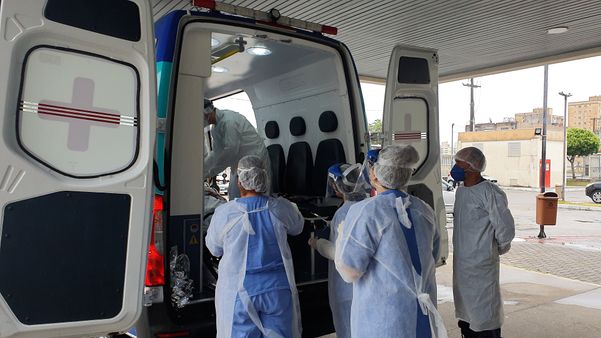Profissionais do Hospital Estadual Dr. Jayme Santos Neves fazem o acolhimento ao paciente. por  Helio Filho/Secom ES  