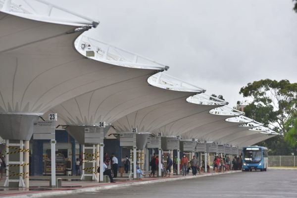 Terminal de Itaparica com pontos de alagamento após chuva 