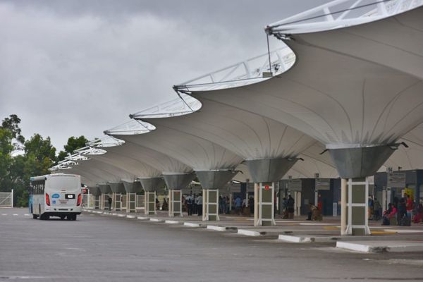 Terminal de Itaparica com pontos de alagamento após chuva 