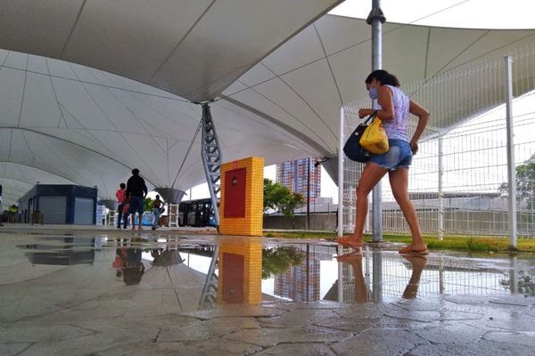 Terminal de Itaparica com pontos de alagamento após chuva