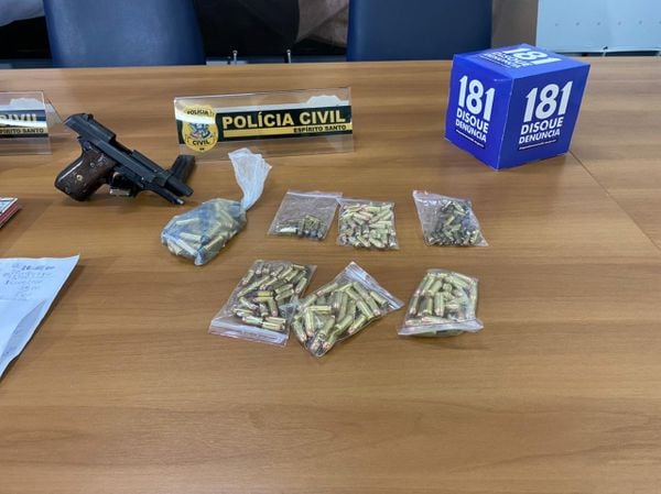 A Polícia Civil apreendeu armas, drogas, munições e celulares durante operação no Morro do Cabral, em Vitória