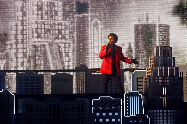 O cantor The Weeknd durante show no Super Bowl 2021