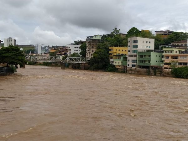 Na manhã desta segunda-feira (08), o nível do Rio Itapemirim está 2,20 metros acima do normal