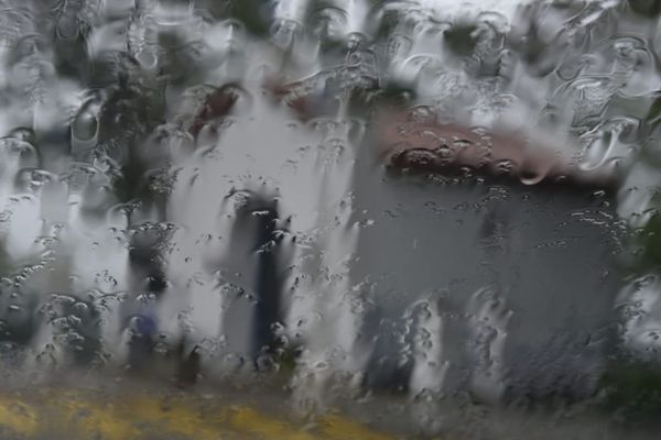 Rua alagada próximo ao Terminal de Vila Velha por Ricardo Medeiros
