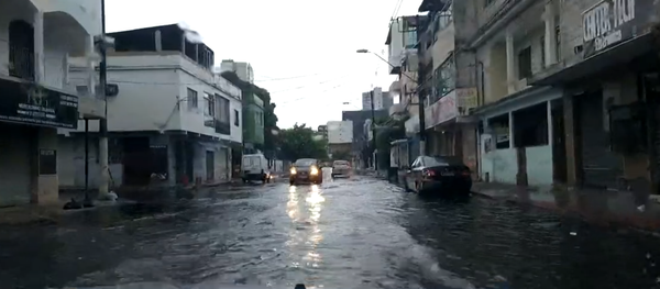 Vila Velha tem ruas alagadas na manhã desta segunda-feira (08)