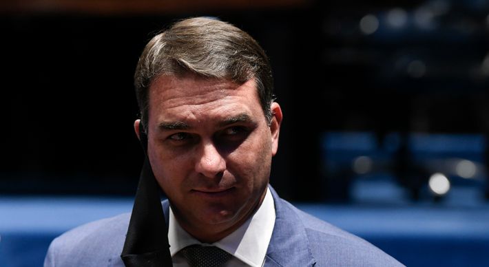 Três dos quatro ministros que votaram a favor da anulação da quebra dos sigilos bancário e fiscal do senador Flávio Bolsonaro adotaram posição distinta em julgamentos anteriores