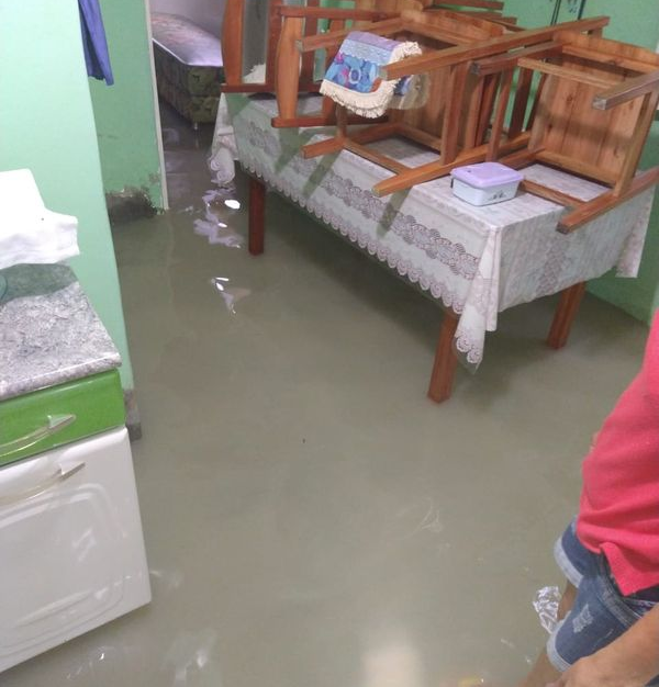 Chuva deixa casas alagadas e famílias desalojadas em Pedro Canário . Crédito: Prefeitura Municipal de Pedro Canário