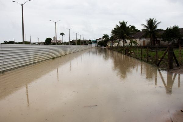 Chuva deixa casas alagadas e famílias desalojadas em Pedro Canário 