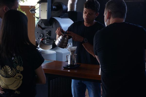 Curso de preparo técnico de café filtrado com Jonathan Piazarolo na Trentino Cafés Especiais