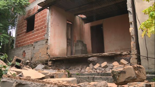 Parede de casa desaba em Linhares, Norte do ES