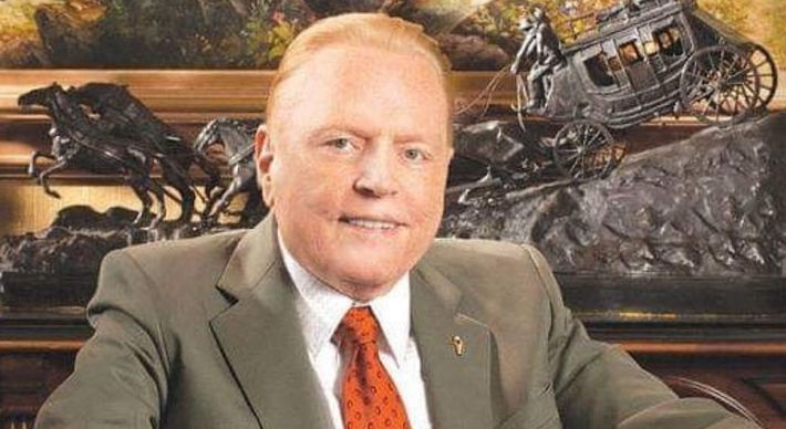Larry Flint sofria com problemas de saúde desde uma tentativa de assassinato que o deixou paraplégico em 1978