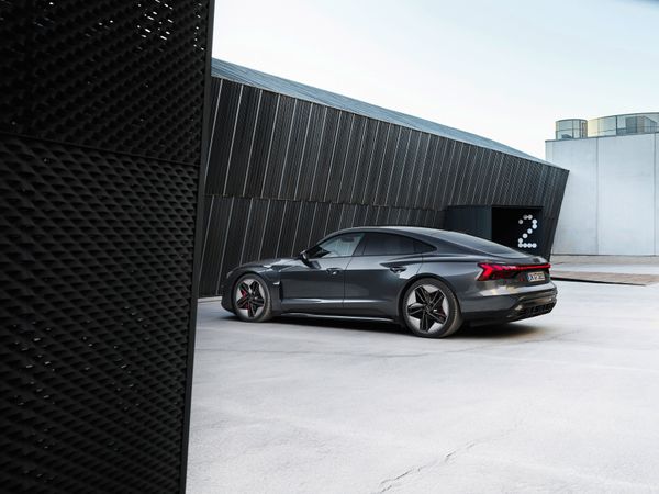 A produção do Audi e-tron GT quattro e RS e-tron GT em Böllinger Höfe tem pegada zero de carbono