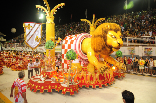 Com um enredo sobre a cerveja, a Mocidade Unida da Glória fez um desfile irreverente, vencendo a disputa em 2011. Crédito: Gabriel Lordello/ Arquivo A Gazeta