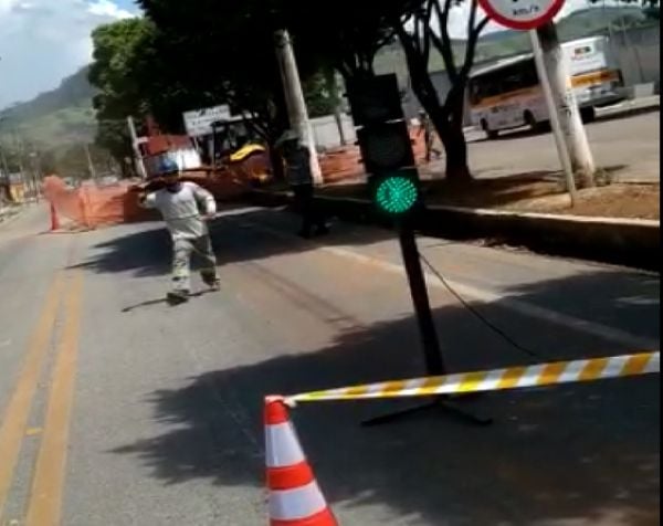 Gasoduto se rompe e rodovia é interditada em Cachoeiro