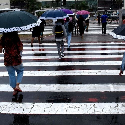 Alerta meteorológico prevê ventos intensos de até 100 km/hora e queda de granizo. Veja a lista com as cidades e confira a previsão do tempo para o início da semana no ES