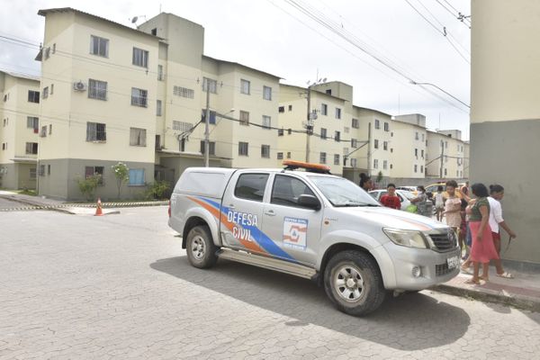 Prédio do Residencial Vila Velha, do programa Minha Casa, Minha Vida em Jabaeté, foi interditado pela Defesa Civil após moradores ouvirem estrondo por Ricardo Medeiros