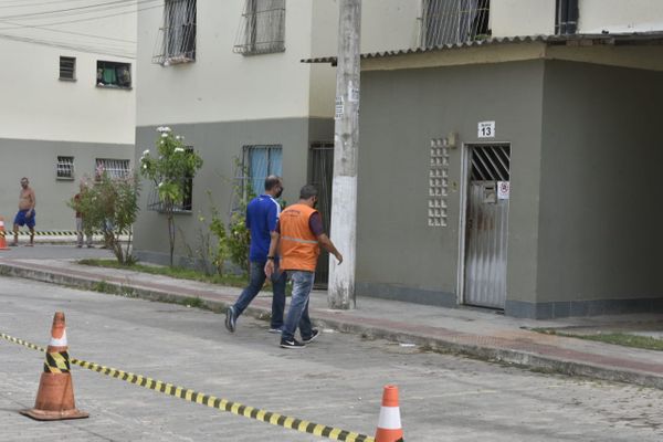 Prédio do Residencial Vila Velha, do programa Minha Casa, Minha Vida em Jabaeté, foi interditado pela Defesa Civil após moradores ouvirem estrondo por Ricardo Medeiros