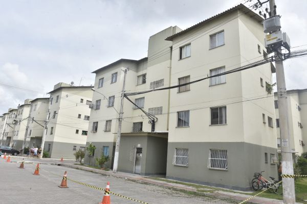 Prédio do Residencial Vila Velha, do programa Minha Casa, Minha Vida em Jabaeté, foi interditado pela Defesa Civil após moradores ouvirem estrondo por Ricardo Medeiros