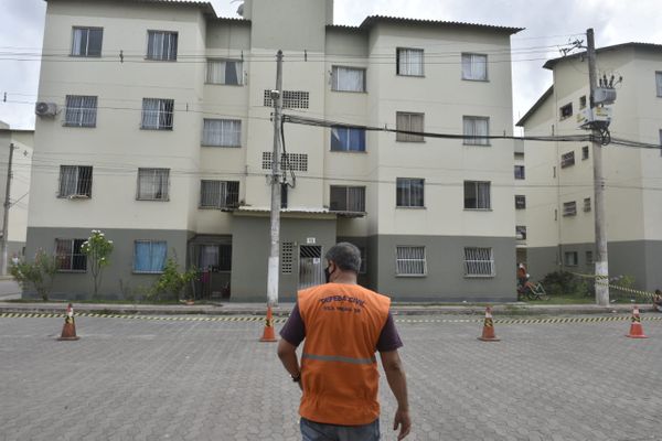 Prédio do Residencial Vila Velha, do programa Minha Casa, Minha Vida em Jabaeté, foi interditado pela Defesa Civil após moradores ouvirem estrondo por Ricardo Medeiros