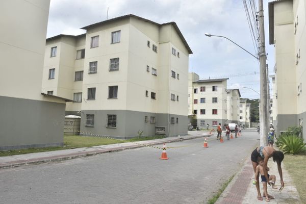 Prédio do Residencial Vila Velha, do programa Minha Casa, Minha Vida em Jabaeté, foi interditado pela Defesa Civil após moradores ouvirem estrondo por Ricardo Medeiros