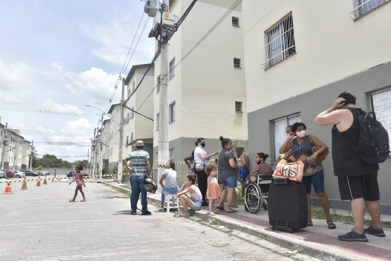 Residencial Vila Velha, em Jabaeté, teve prédio interditado pelas autoridades. Condomínio do Minha Casa Minha Vida apresenta outras falhas na estrutura