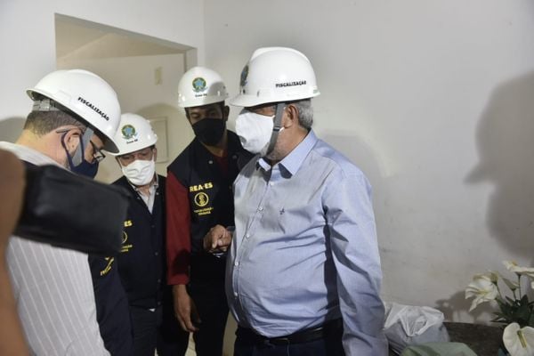 Residencial Vila Velha, em Jabaeté, teve prédio interditado pelas autoridades. Condomínio do Minha Casa Minha Vida apresenta outras falhas na estrutura por Ricardo Medeiros