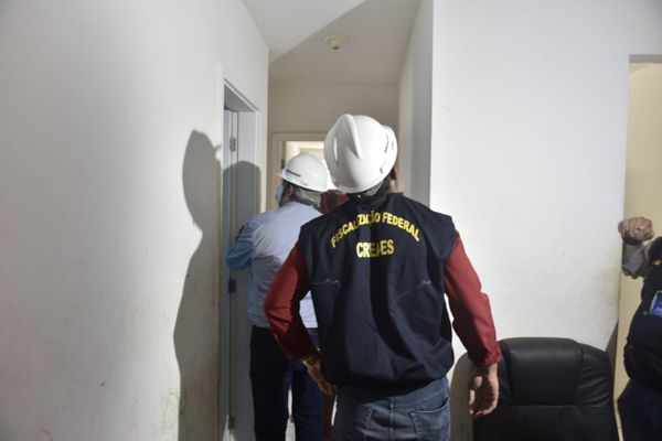 Residencial Vila Velha, em Jabaeté, teve prédio interditado pelas autoridades. Condomínio do Minha Casa Minha Vida apresenta outras falhas na estrutura por Ricardo Medeiros