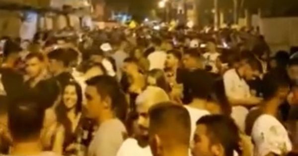 Festa clandestina no carnaval: denúncia de aglomeração em Guriri, balneário de São Mateus