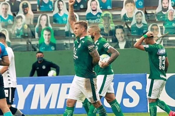 Rafael Moura abriu o placar na vitória do Goiás por 2 a 0 sobre o Botafogo