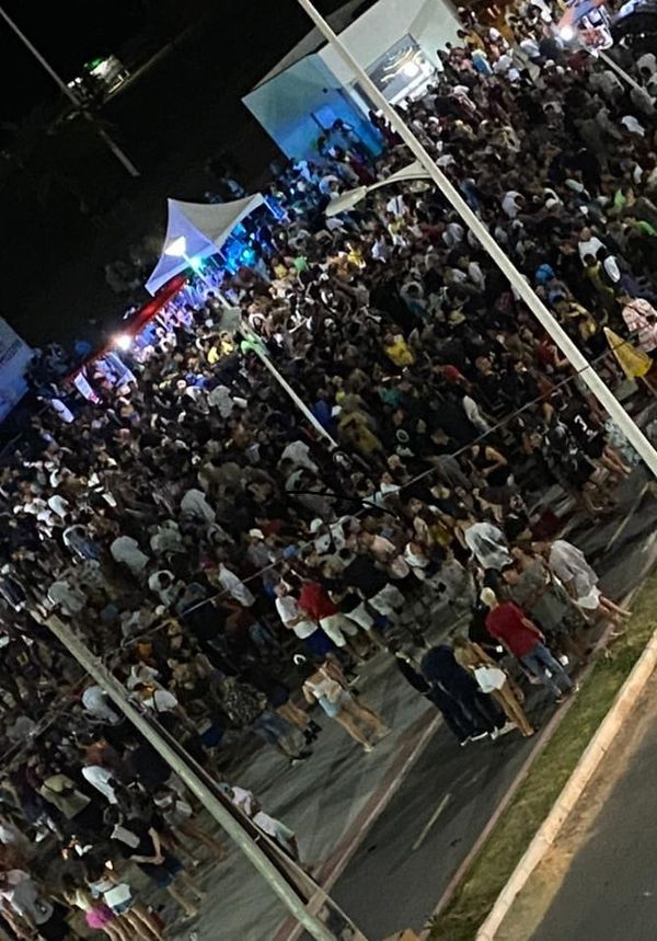 Moradores registram aglomeração em Marataízes durante o feriado de carnaval 