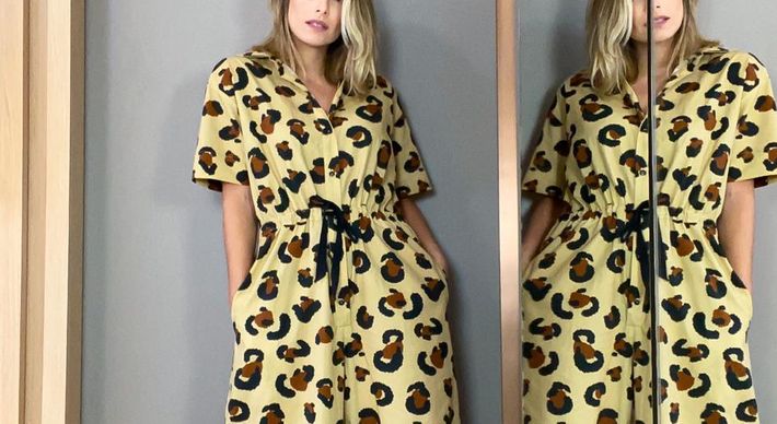 A peça pode ser adaptada para diferentes ocasiões e compor looks variados e chamativos