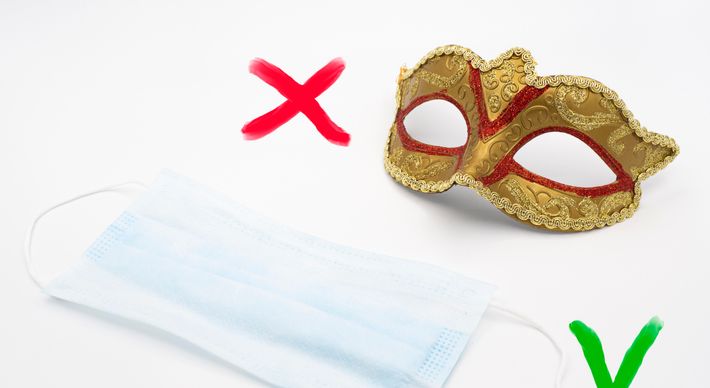 Mês da folia se transformou em um mês de sofrimento e de medo. O sofrimento está por toda parte, nos hospitais gelados, nas casas trancadas, nos corpos invadidos por agulhas e tubos